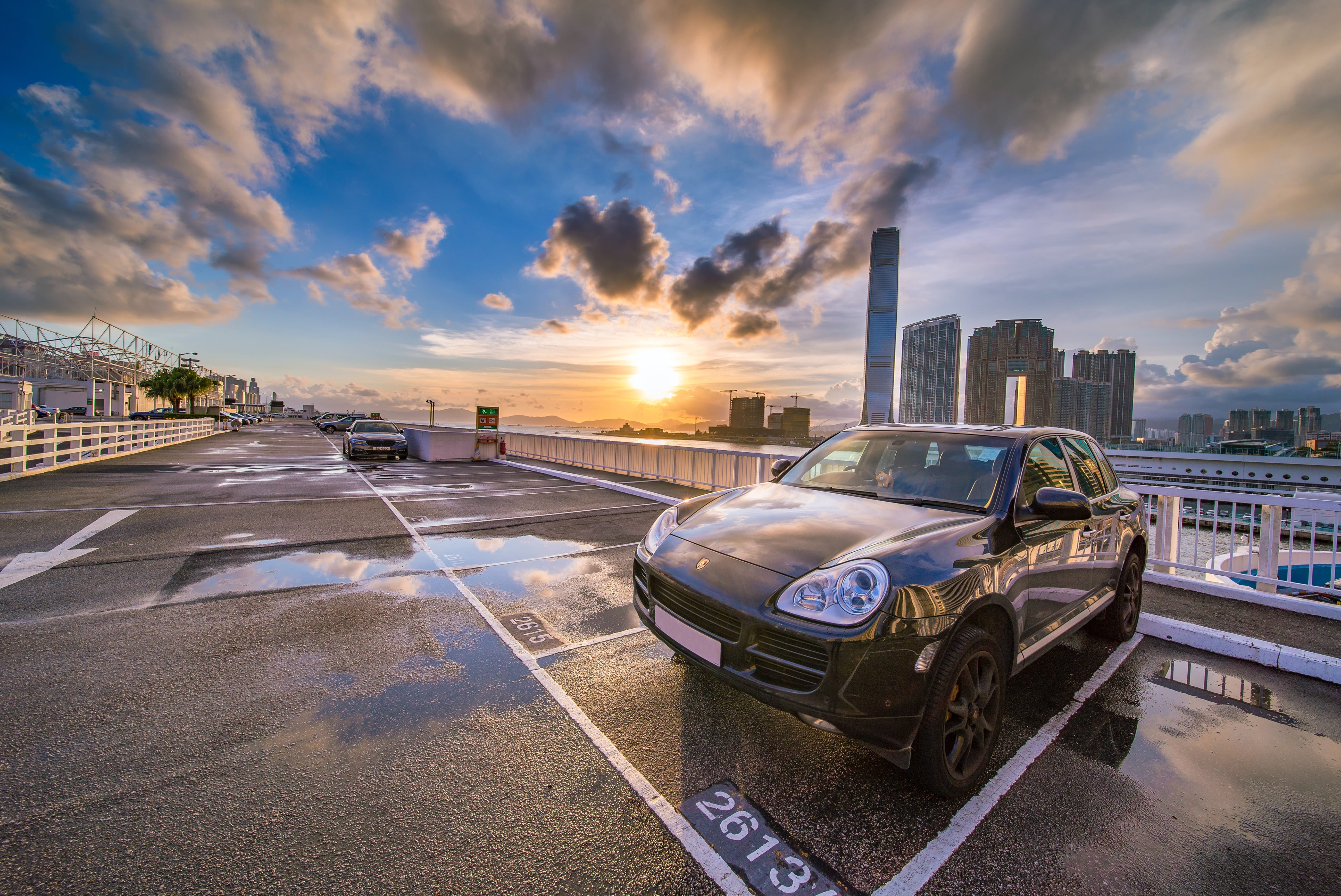 https://www.metromotor.com/sites/default/files/photo-of-porsche-cayenne-on-parking-lot-2612855.jpg